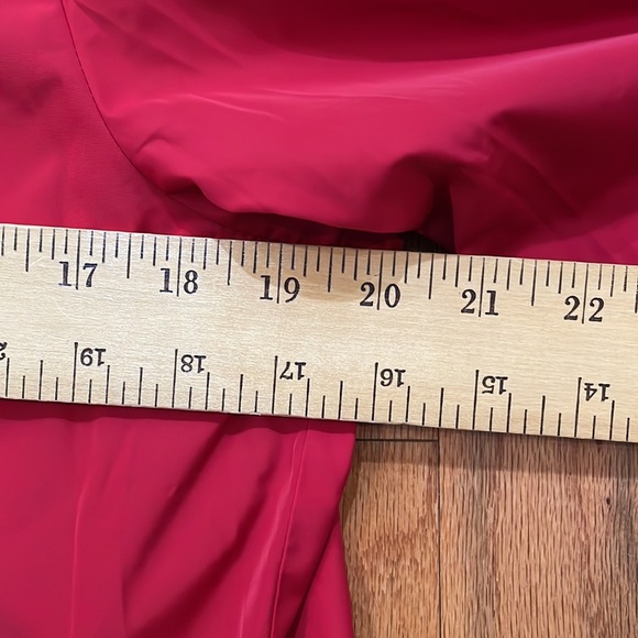 Tommy Hilfiger Woman’s Windbreaker with Hood Red Full Zipper Pockets Lightweight - Picture 5 of 16